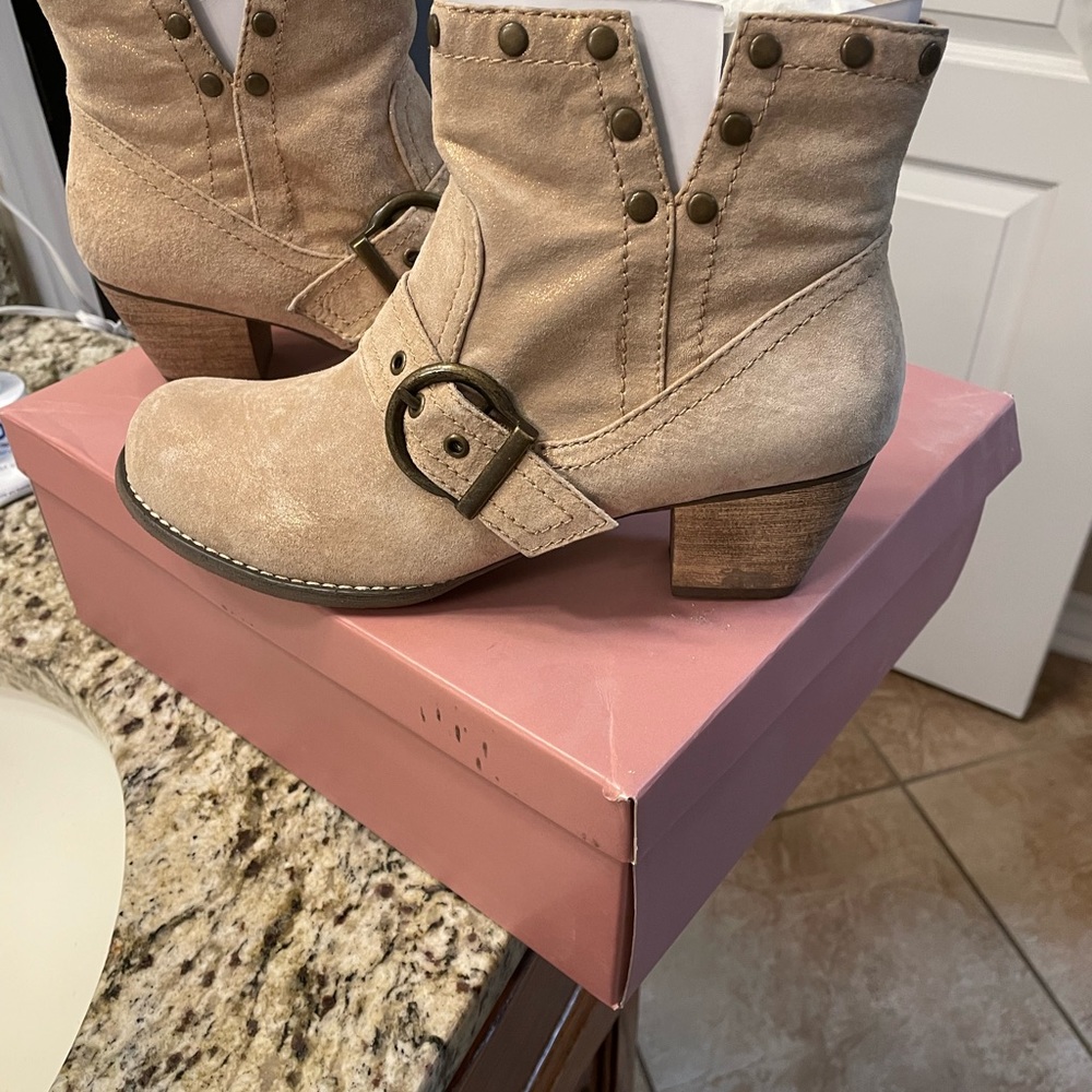 Gwyneth Alba Tan Ankle Boots New in box Size 10 M - Picture 7 of 14